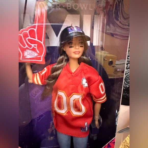 Taylor Swift (1 left) Kansas City chiefs, Super Bowl, Barbie SUPERBOWL - Picture 12 of 12